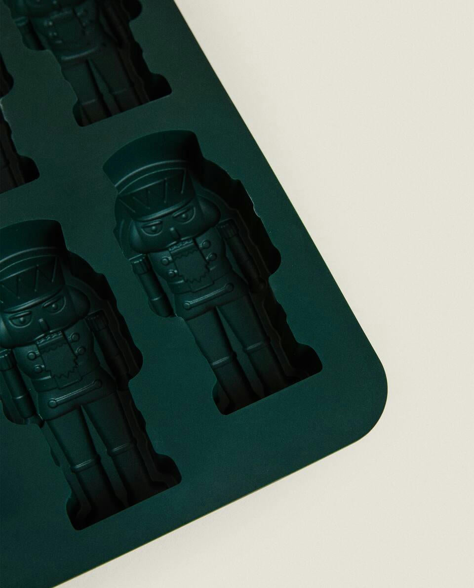 CHRISTMAS NUTCRACKER SILICONE BAKING MOULD