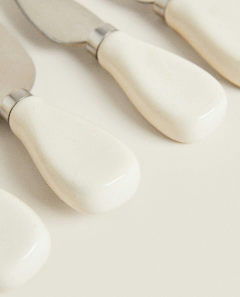 BOX OF CHEESE KNIVES