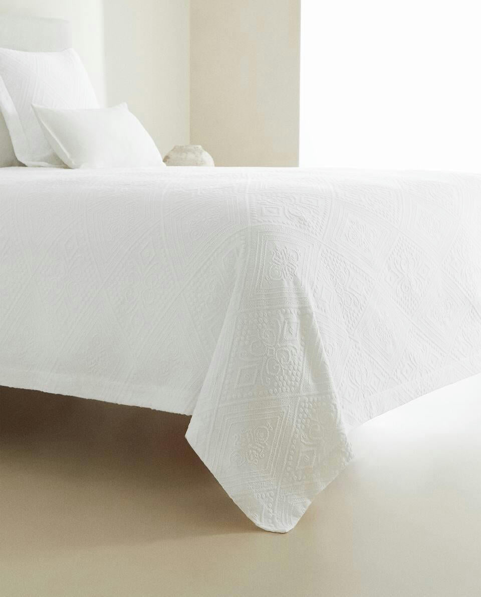 COTTON BEDSPREAD WITH GEOMETRIC DESIGN