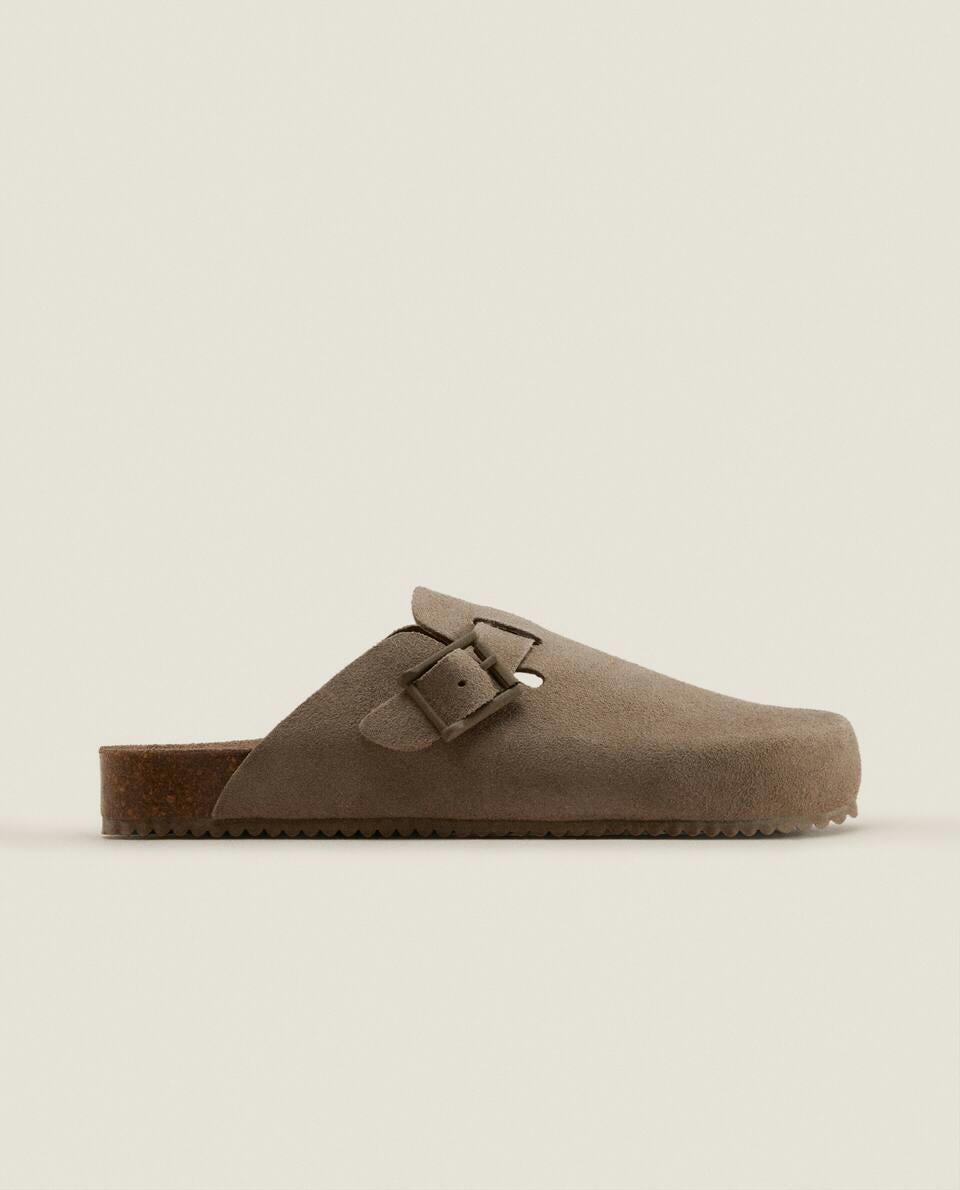 LEATHER CLOGS WITH BUCKLE
