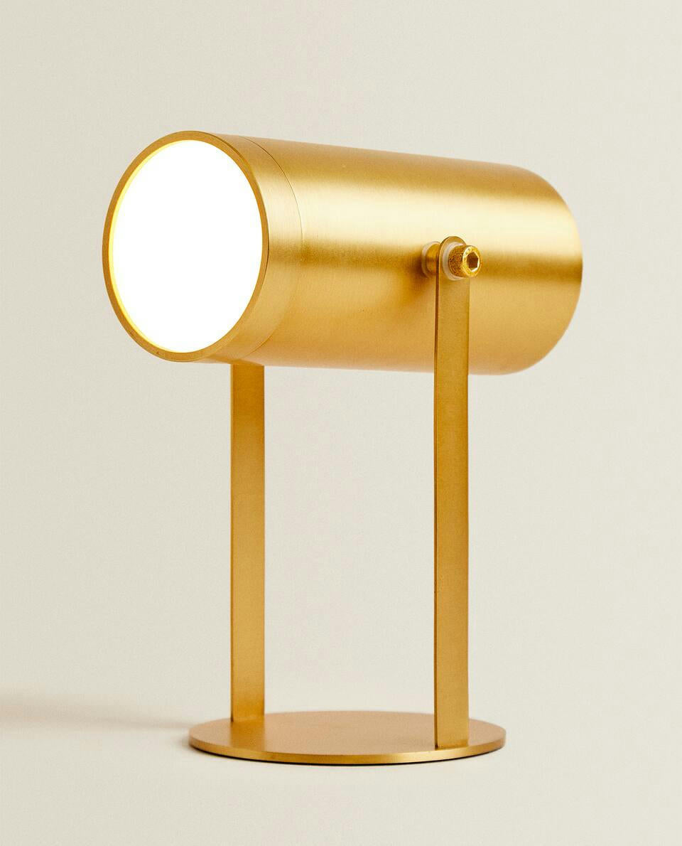 USB RECHARGEABLE SPOTLIGHT