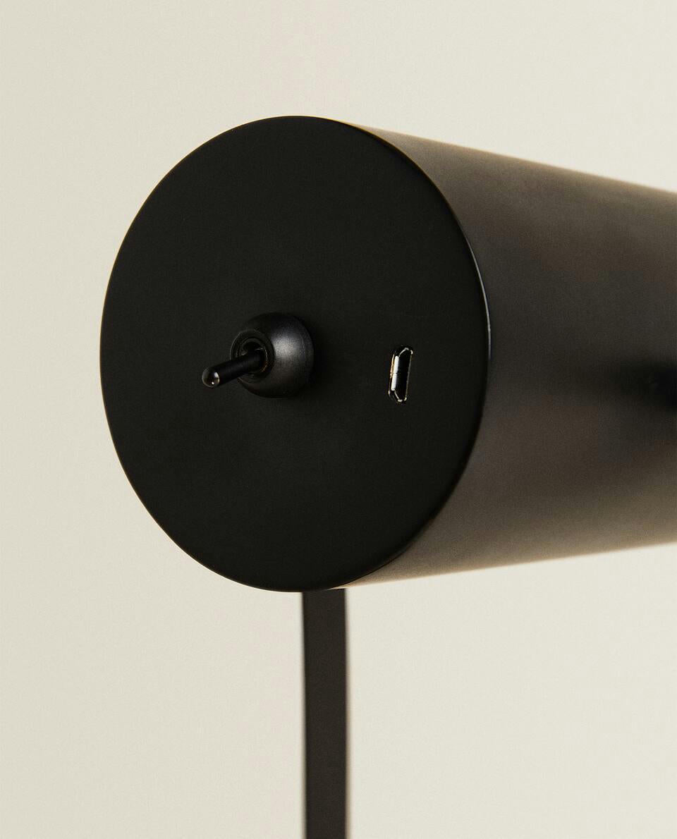 USB RECHARGEABLE SPOTLIGHT