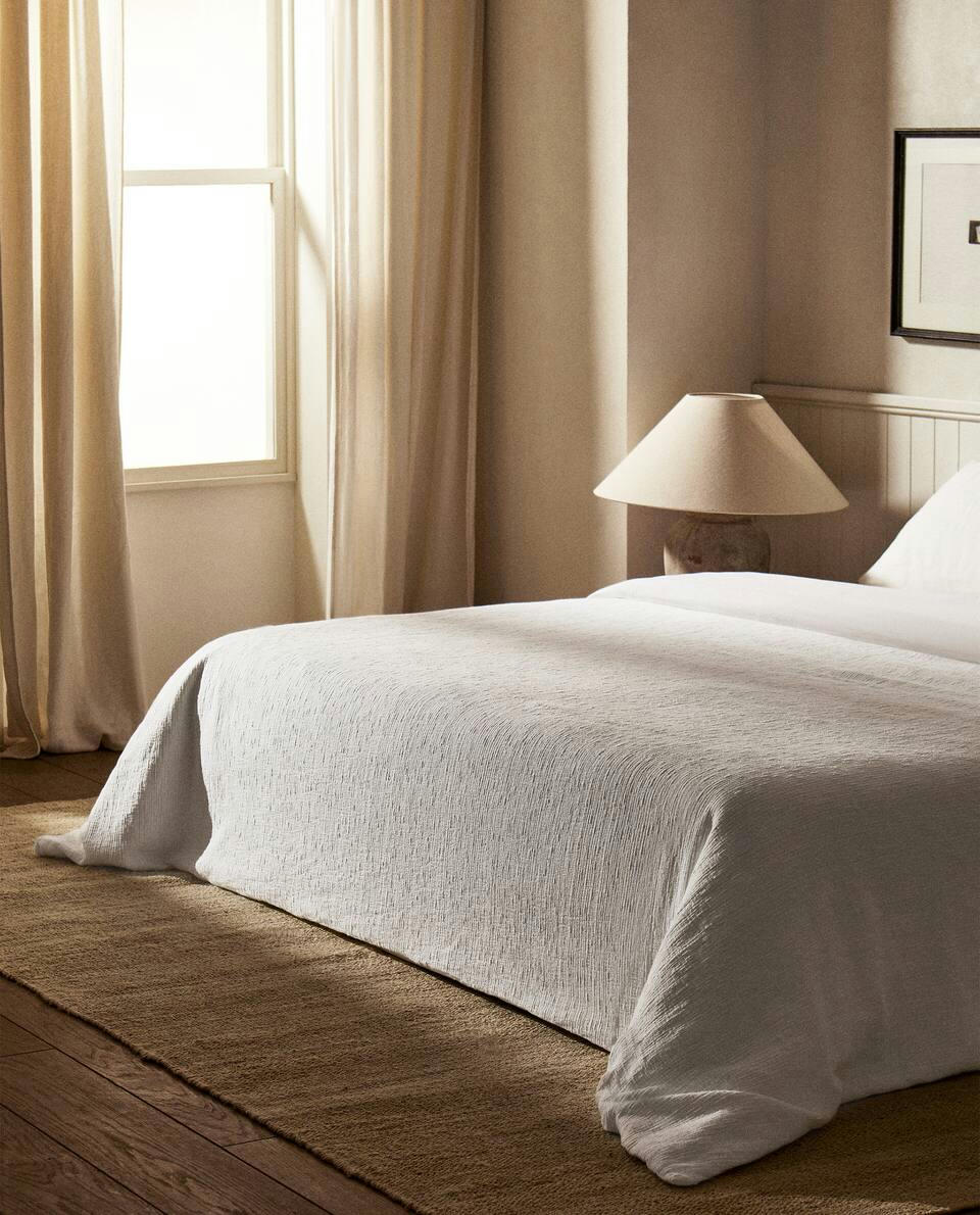 DUVET COVER WITH RAISED BEDSPREAD EFFECT