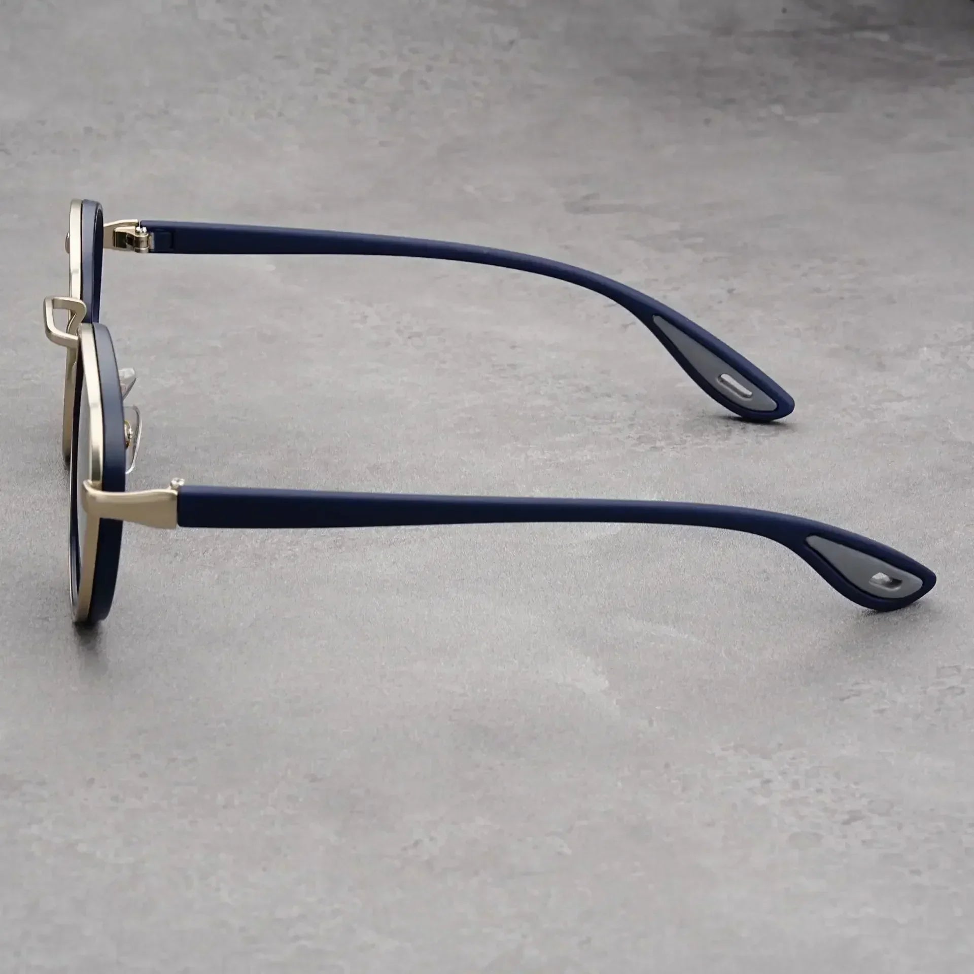 Metal Rim Round-Lens Sunglasses