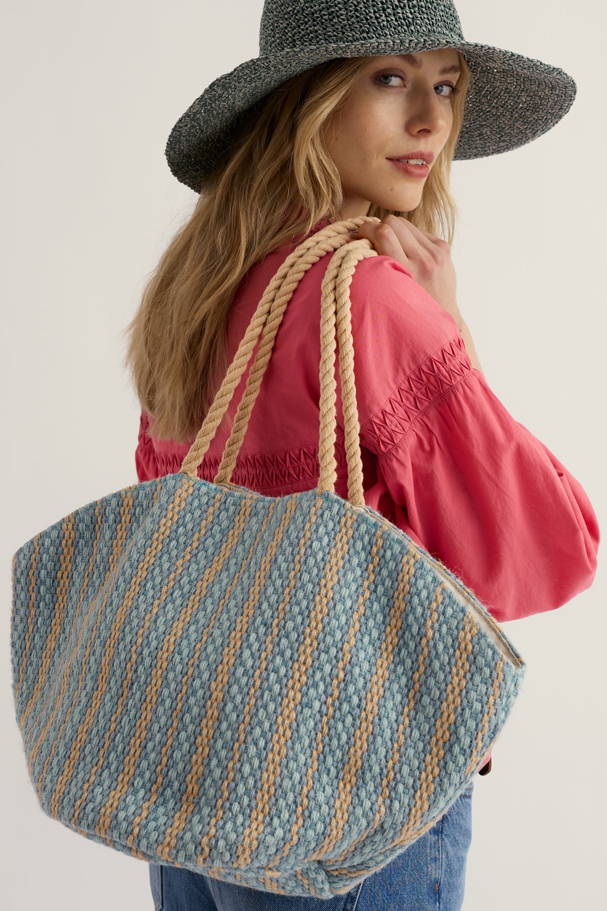 Alkanet Jute Clam-Shaped Bag