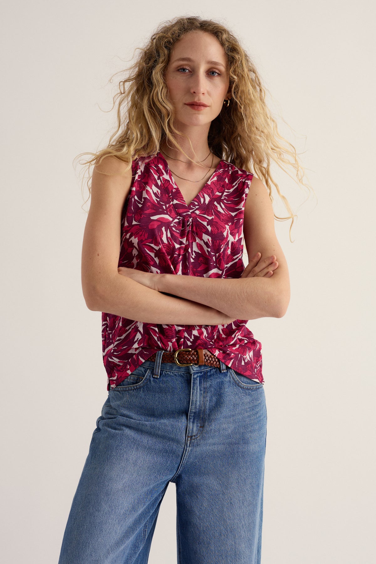 Achilla V-neck Vest